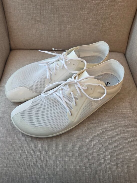 Athletic_Shoes